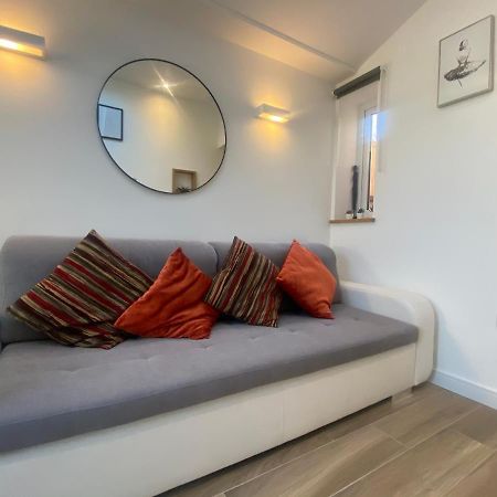 Lovely And Modern Studio Apartment. Borehamwood Eksteriør bilde