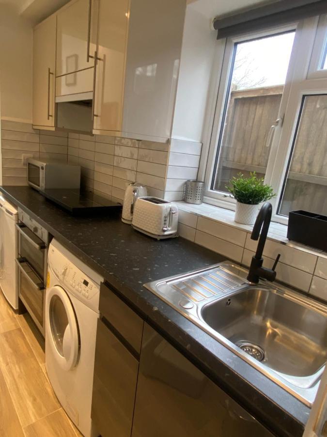 Lovely And Modern Studio Apartment. Borehamwood Eksteriør bilde