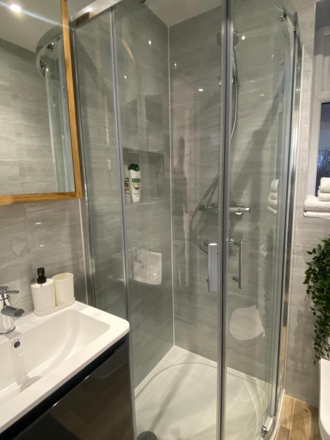 Lovely And Modern Studio Apartment. Borehamwood Eksteriør bilde