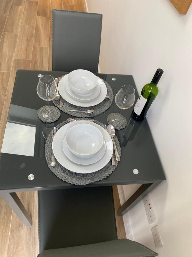Lovely And Modern Studio Apartment. Borehamwood Eksteriør bilde
