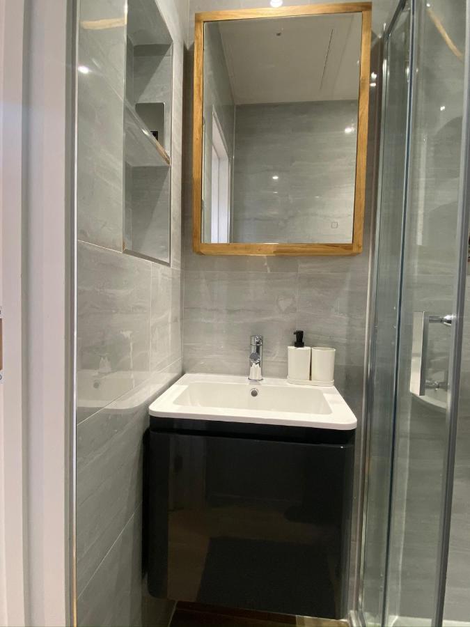 Lovely And Modern Studio Apartment. Borehamwood Eksteriør bilde