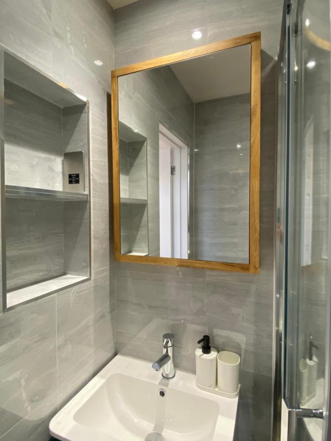 Lovely And Modern Studio Apartment. Borehamwood Eksteriør bilde