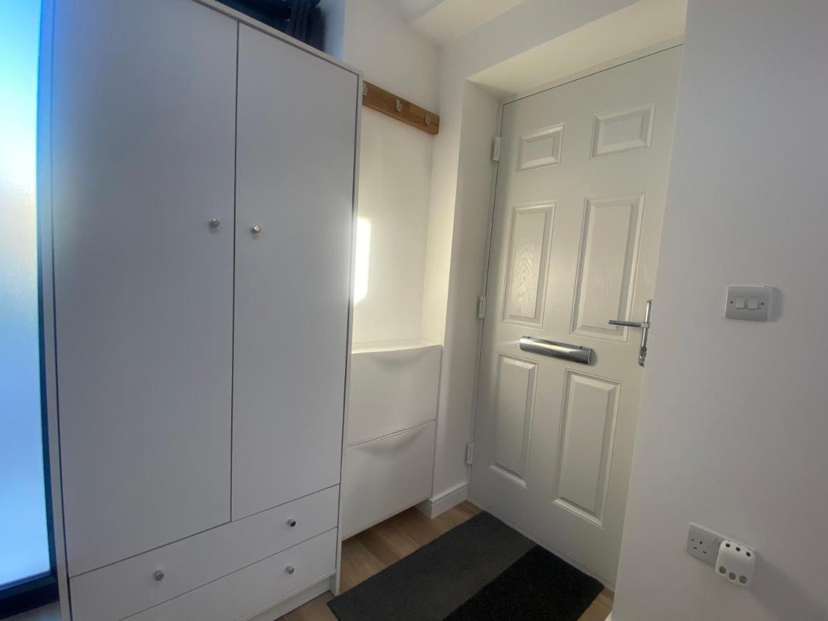 Lovely And Modern Studio Apartment. Borehamwood Eksteriør bilde