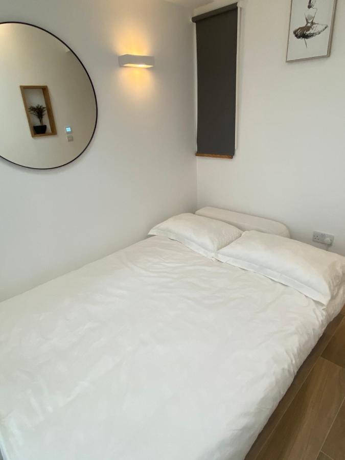 Lovely And Modern Studio Apartment. Borehamwood Eksteriør bilde