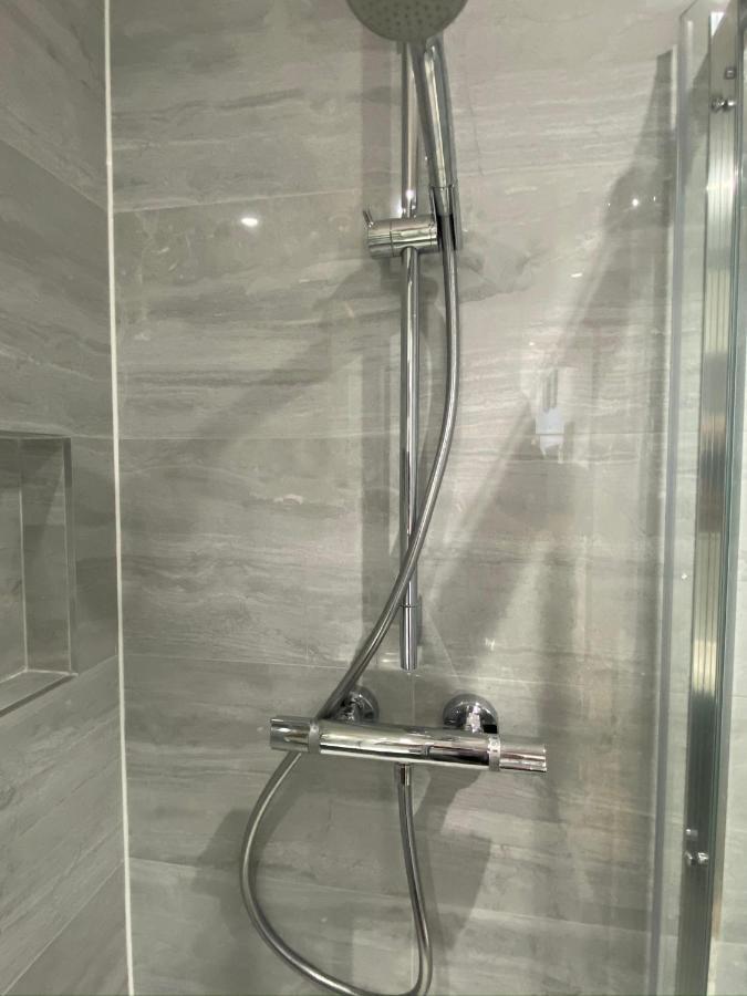 Lovely And Modern Studio Apartment. Borehamwood Eksteriør bilde